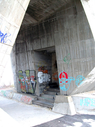Illustration for article titled An extremely creepy tour of an abandoned Soviet monument in Bulgaria